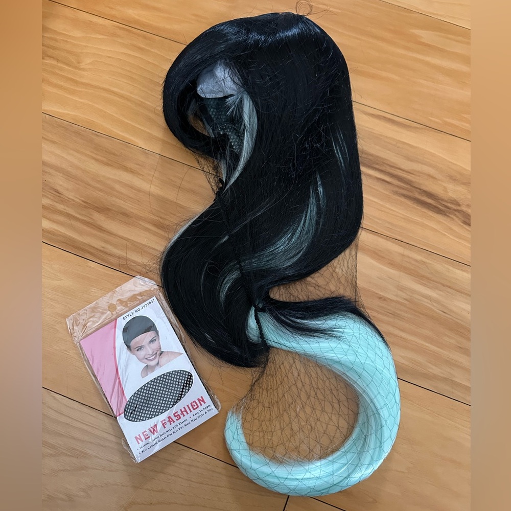 WIG Black and Light Blue Women's Wig & Hair Cap NEW (still in wrap)